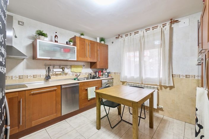 Image No.11-3 Bed Property for sale