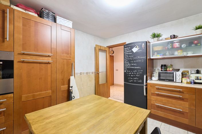 Image No.12-3 Bed Property for sale