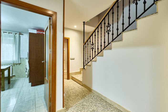 Image No.18-3 Bed Property for sale