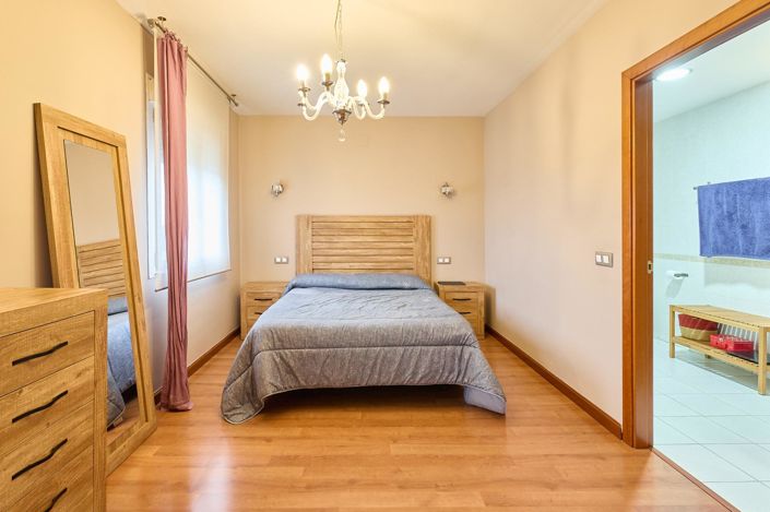 Image No.19-3 Bed Property for sale