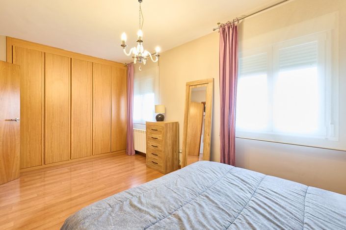 Image No.21-3 Bed Property for sale