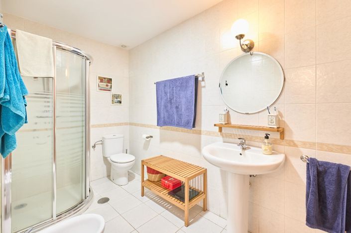 Image No.24-3 Bed Property for sale