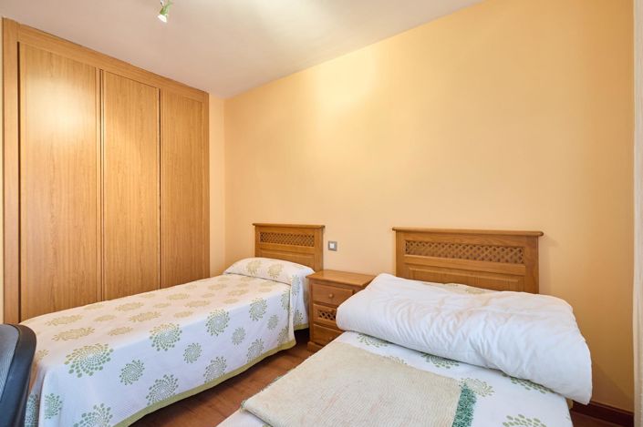 Image No.26-3 Bed Property for sale