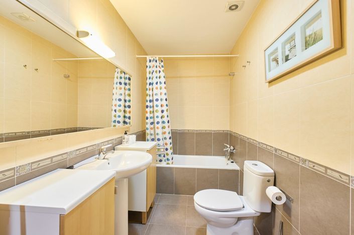 Image No.28-3 Bed Property for sale