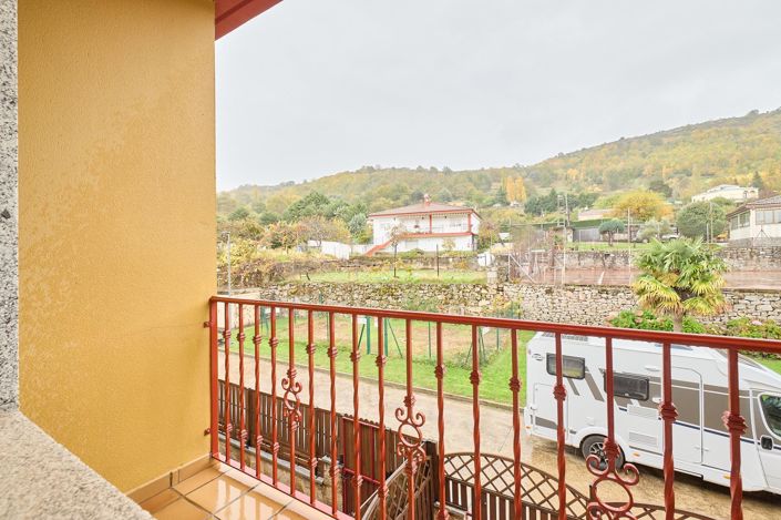 Image No.37-3 Bed Property for sale