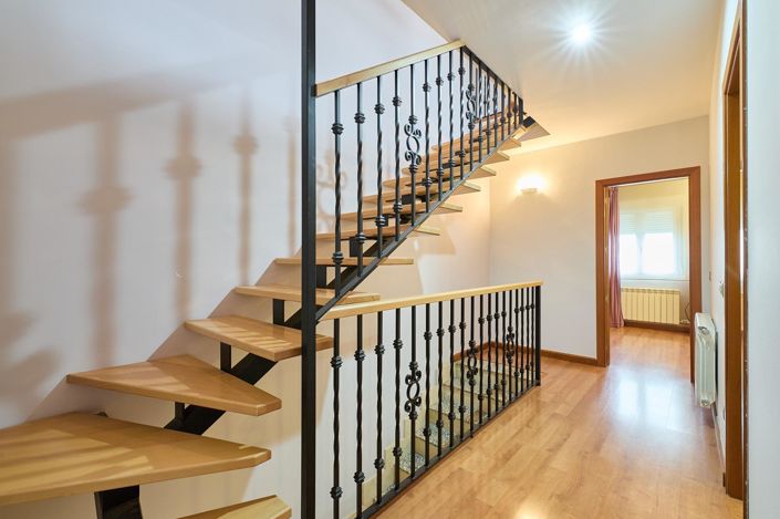 Image No.38-3 Bed Property for sale