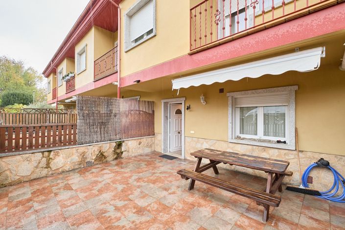 Image No.8-3 Bed Property for sale