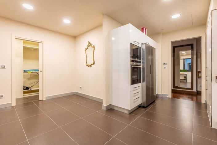 Image No.19-3 Bed Flat for sale