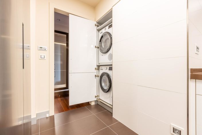 Image No.21-3 Bed Flat for sale