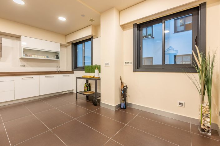 Image No.22-3 Bed Flat for sale