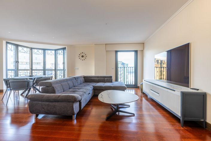 Image No.24-3 Bed Flat for sale