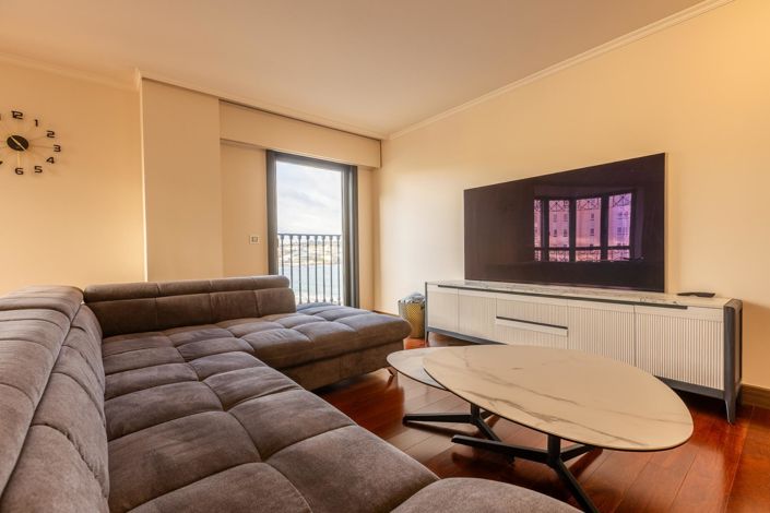 Image No.27-3 Bed Flat for sale