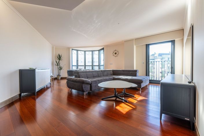 Image No.28-3 Bed Flat for sale