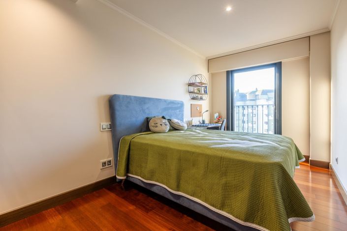 Image No.34-3 Bed Flat for sale