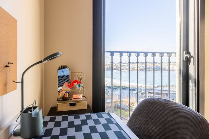 Image No.35-3 Bed Flat for sale