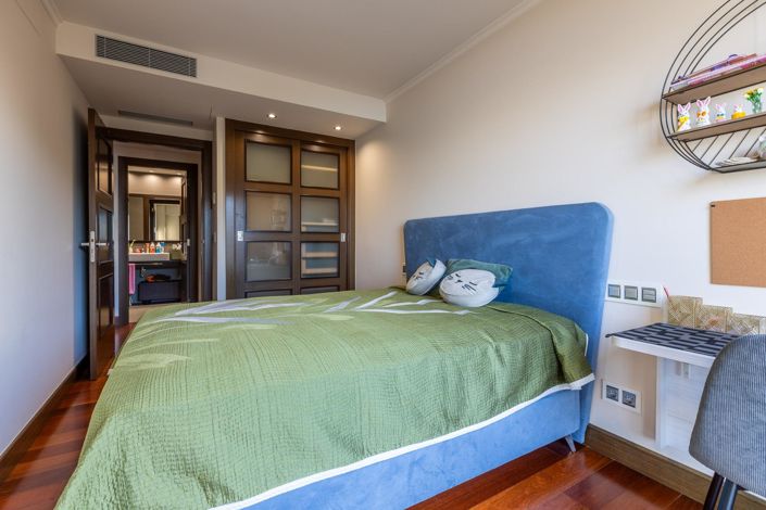 Image No.36-3 Bed Flat for sale