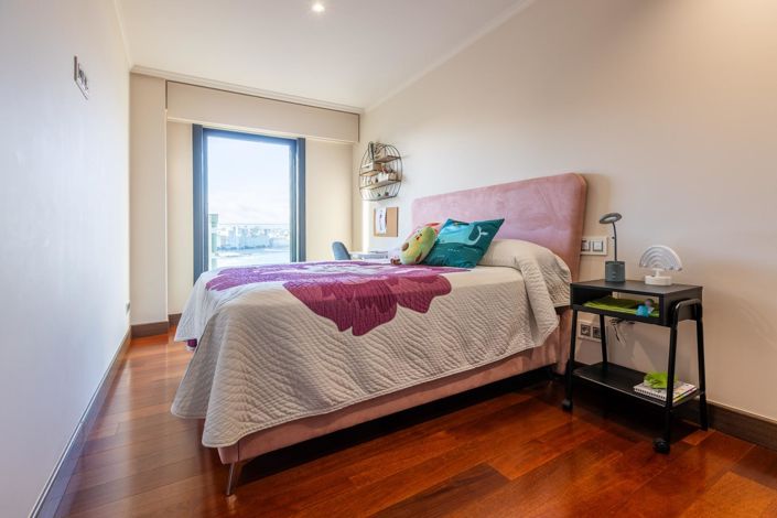 Image No.37-3 Bed Flat for sale