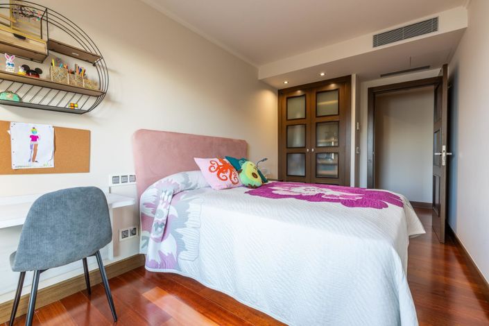 Image No.38-3 Bed Flat for sale