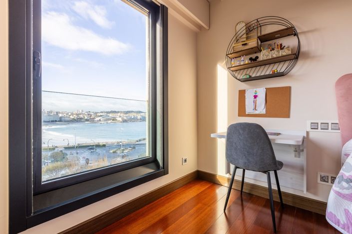 Image No.39-3 Bed Flat for sale