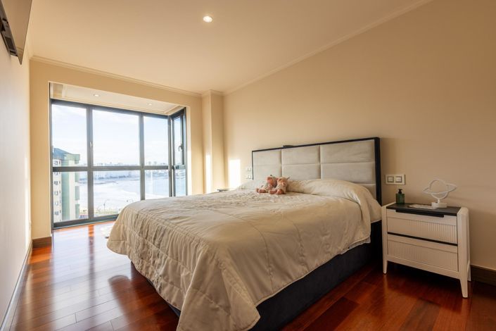 Image No.40-3 Bed Flat for sale