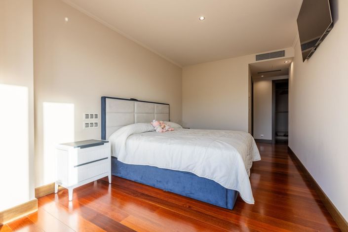 Image No.41-3 Bed Flat for sale