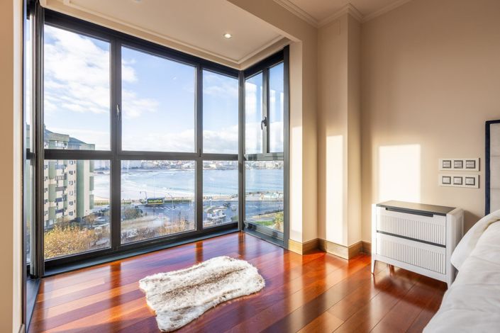 Image No.42-3 Bed Flat for sale