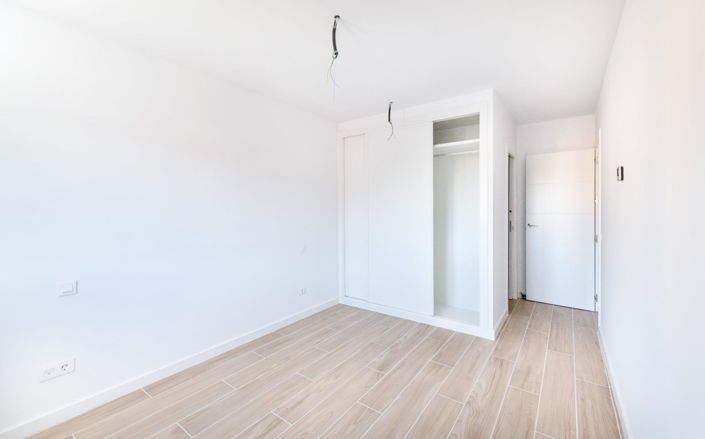 Image No.24-2 Bed Apartment for sale