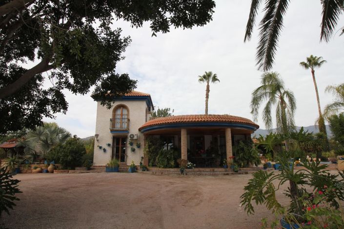 Image No.2-4 Bed Villa for sale