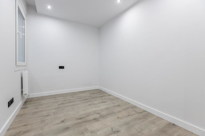 Image No.13-3 Bed Flat for sale