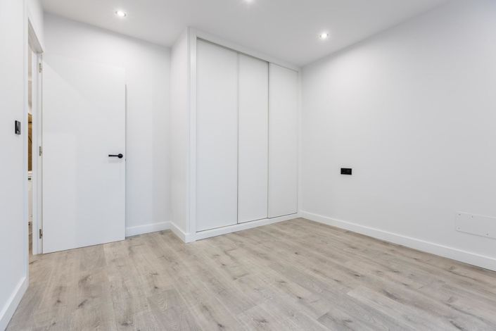 Image No.15-3 Bed Flat for sale