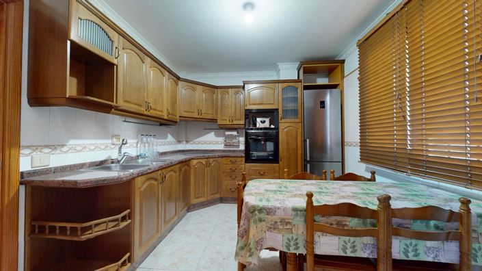 Image No.11-3 Bed Flat for sale