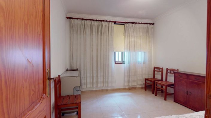 Image No.20-3 Bed Flat for sale