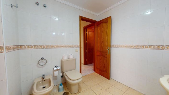 Image No.28-3 Bed Flat for sale