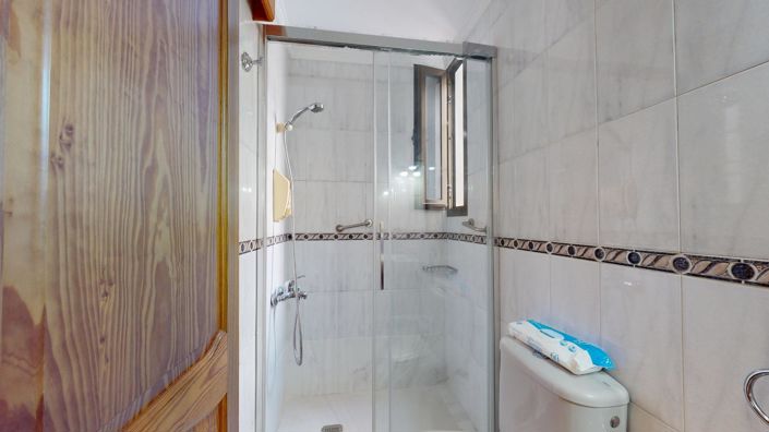 Image No.33-3 Bed Flat for sale