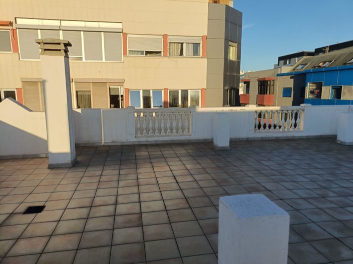 Image No.42-3 Bed Flat for sale