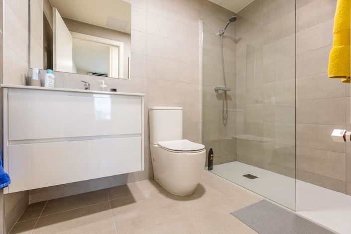 Image No.14-3 Bed Flat for sale