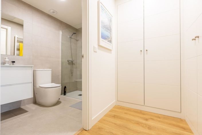 Image No.15-3 Bed Flat for sale