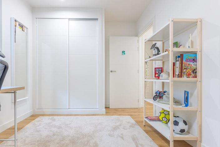 Image No.16-3 Bed Flat for sale