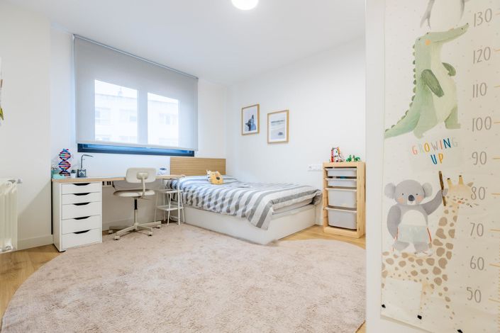 Image No.17-3 Bed Flat for sale