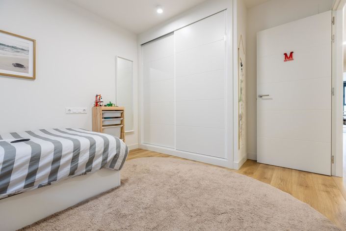 Image No.19-3 Bed Flat for sale