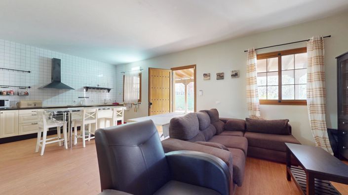 Image No.15-5 Bed Property for sale