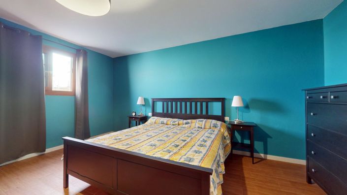 Image No.19-5 Bed Property for sale