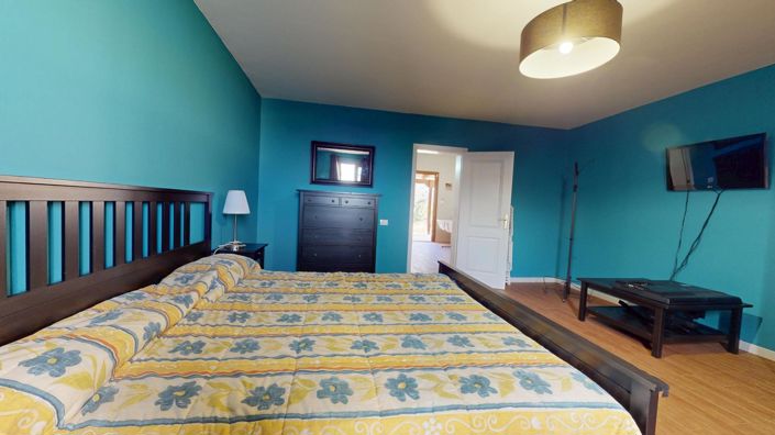 Image No.20-5 Bed Property for sale