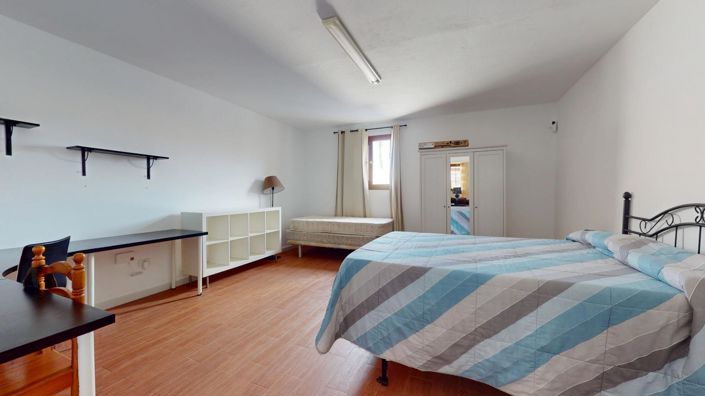 Image No.22-5 Bed Property for sale