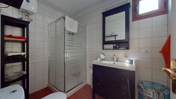 Image No.26-5 Bed Property for sale