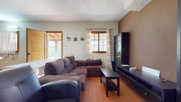 Image No.28-5 Bed Property for sale