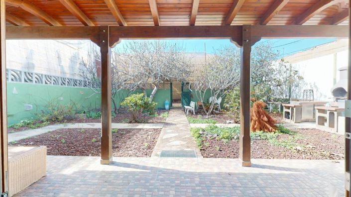 Image No.29-5 Bed Property for sale