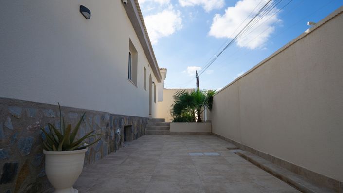 Image No.40-3 Bed Villa for sale