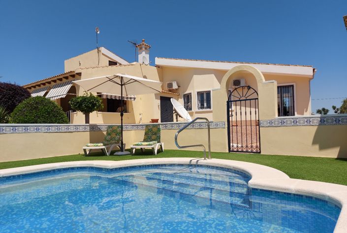 Image No.1-Villa de 4 chambres à vendre à Almoradí