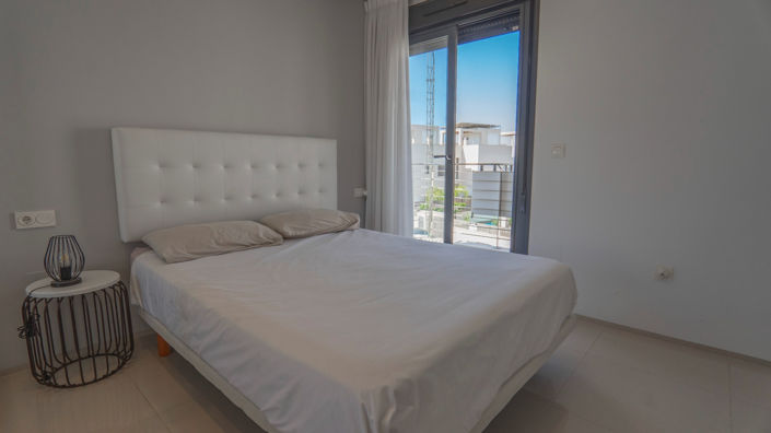 Image No.11-4 Bed Property for sale